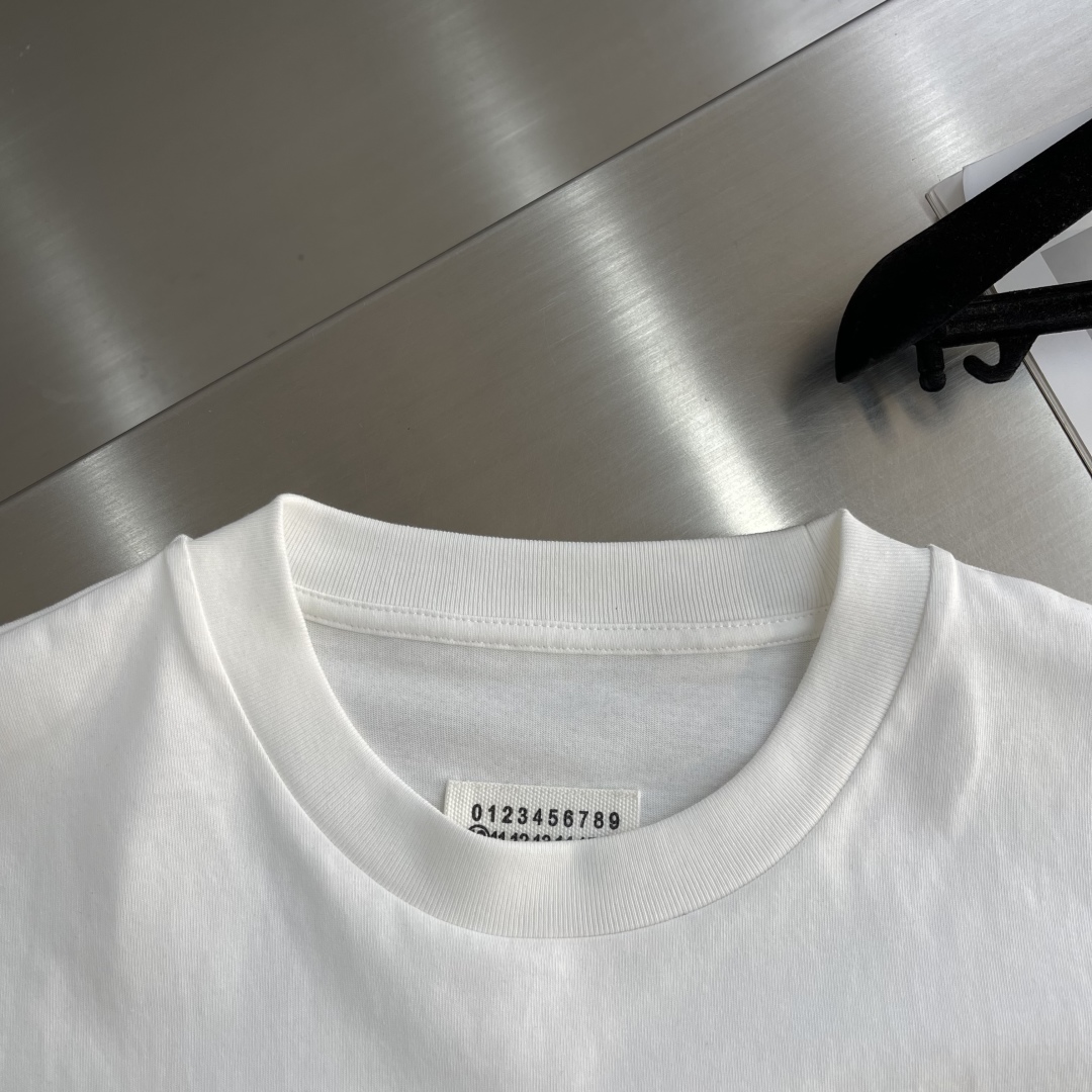 Maison Margiela White Cotton T-Shirt with Silicone Logo - Spring/Summer 2025 5 cmp i1743594838716 6672 0 0