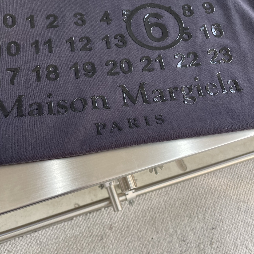 MM6 Maison Margiela Graphic Print Cotton T-Shirt - Comfortable & Stylish 8 cmp i1743594852740 1176 0 4