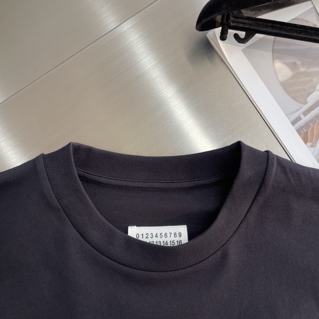 MM6 Maison Margiela Graphic Print Cotton T-Shirt - Comfortable & Stylish 5 cmp i1743594852743 1192 0 0