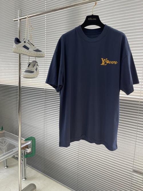 Louis Vuitton Men's 25SS Logo T-Shirt Short Sleeve - Stylish and Comfy 1 Louis Vuitton Men's 25SS Logo T-Shirt Short Sleeve - Stylish and Comfy