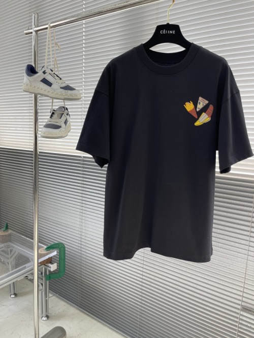 Fendi 2025 New Letter Fries Print Short-Sleeved T-Shirt Unisex 1 Fendi 2025 New Letter Fries Print Short-Sleeved T-Shirt Unisex