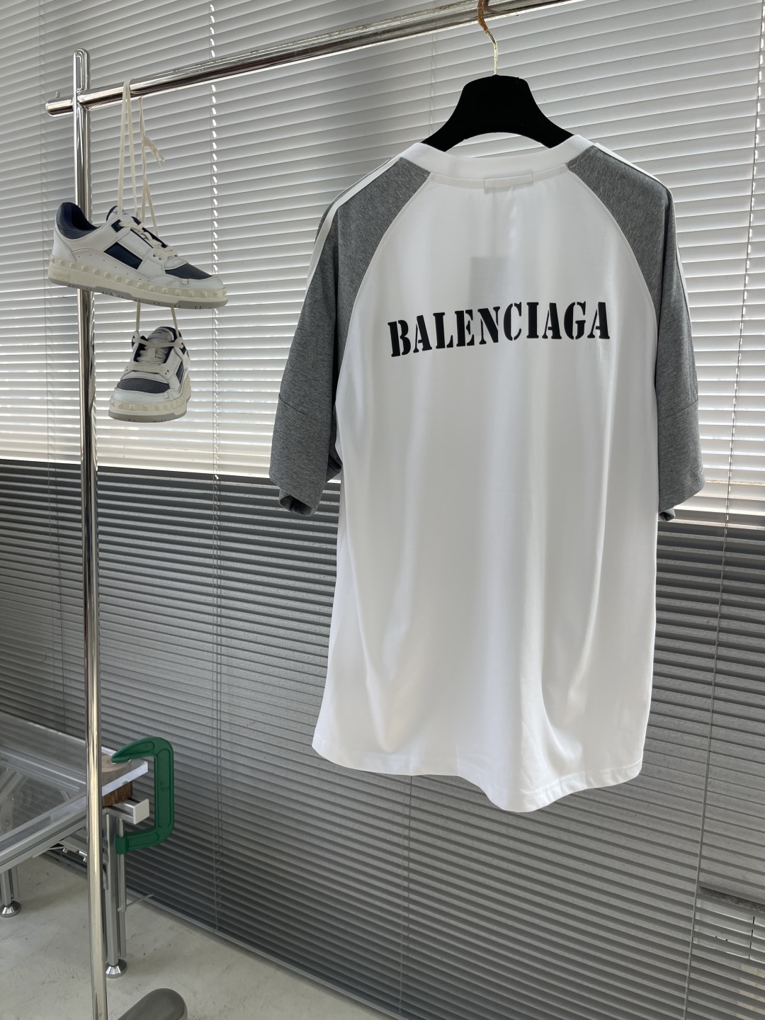 Balenciaga Oversized Raglan Sleeve T-Shirt - Soft & Breathable Fabric 8 cmp i1743672796318 586 0 7