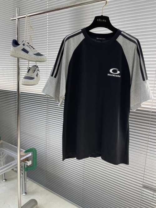 Balenciaga Oversized Raglan Sleeve T-Shirt - Soft, Breathable Fabric 1 Balenciaga Oversized Raglan Sleeve T-Shirt - Soft, Breathable Fabric