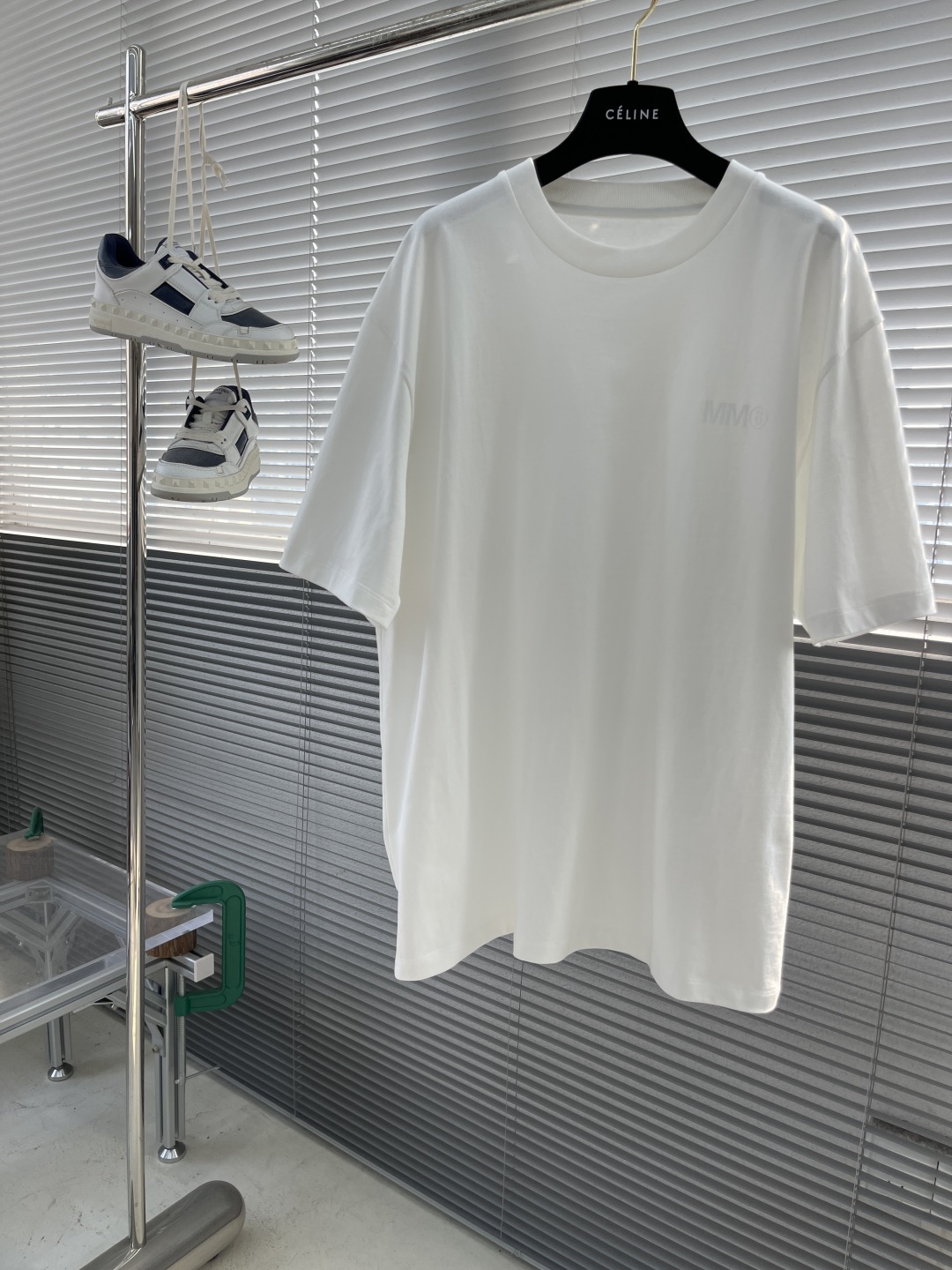 Maison Margiela White Cotton T-Shirt with Silicone Logo - Spring/Summer 2025 1 cmp i1743677670264 8234 0 7