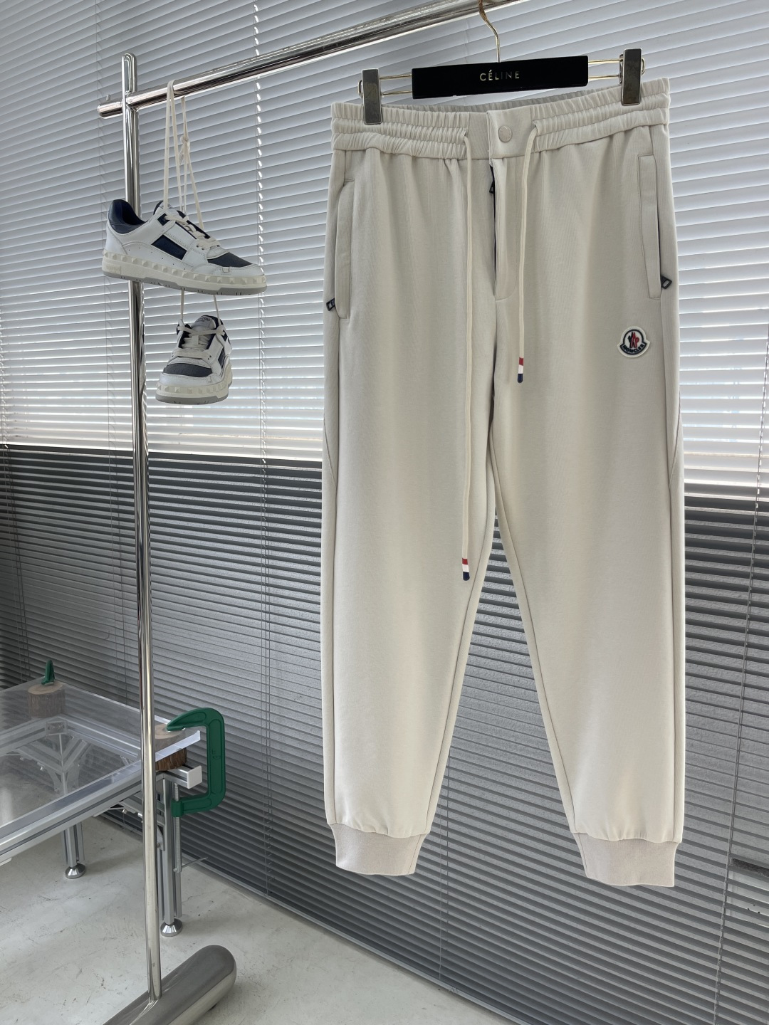 NO:135963,-mon 2025 Spring and Summer Casual Sleeping Pants A new interpretation of aesthetics, interpreting a strong style of style, with a strong sense of detail and design. The classic brand logo is used as a color combination to interpret the classic brand fashion, adding luster to the overall shape. Imported fabrics are soft and comfortable. The inner woven surface is flat and comfortable, with excellent comfort, simple and unique charm. The trousers are embellished with the iconic brand logo, highlighting the brand style, and creating fashionable and diverse styles. The imported fabric is carefully crafted, soft and comfortable, and is also skin-friendly and warm. It is a pair of pants that are comfortable for both home and out. You can go out with a casual jacket and sweatshirt~ Size: M L XL 2XL 3XL M size waist 74-Hip 98-Pants length 99-Feet 21 L size waist 78-Hip 102-Pants length 99-Feet 22  XL size waist 82-hip circumference 106-trouser length 100-foot mouth 23 2XL size waist circumference 86-trouser circumference-110-trouser length 101-foot mouth 24 3XL size waist circumference 90-hip circumference 114-trouser length 102-foot mouth 25, hoodie, sweatshirts, jackets & coats, alexander wang19860909-mon 2025 春夏休闲卫裤 美学的焕新诠释,演绎浓郁的格调型时尚风范,细节感和设计感强悍.经典品牌标识做为色彩搭配,演绎经典的品牌时尚,为整体造型增光添彩.进口面料,柔软舒适.内里织面平整 舒适度极佳,简洁而富有独特魅力. 裤身上点缀标志性品牌标识,彰显品牌格调,打造时尚多样的造型.进口面料精心打造,柔软舒适,还亲肤保暖,是居家和外出都很舒适的一款裤子,随便搭个外套卫衣就可以出门啦~ 尺码:M L XL 2XL 3XL M码腰围74-臀围98-裤长99-脚口21 L码腰围78-臀围102-裤长99-脚口22 XL码腰围82-臀围106-裤长100-脚口23 2XL码腰围86-臀围-110-裤长101-脚口24 3XL码腰围90-臀围114-裤长102-脚口25,,hoodie,sweatshirts,jackets & coats,alexander wang,Men's clothing