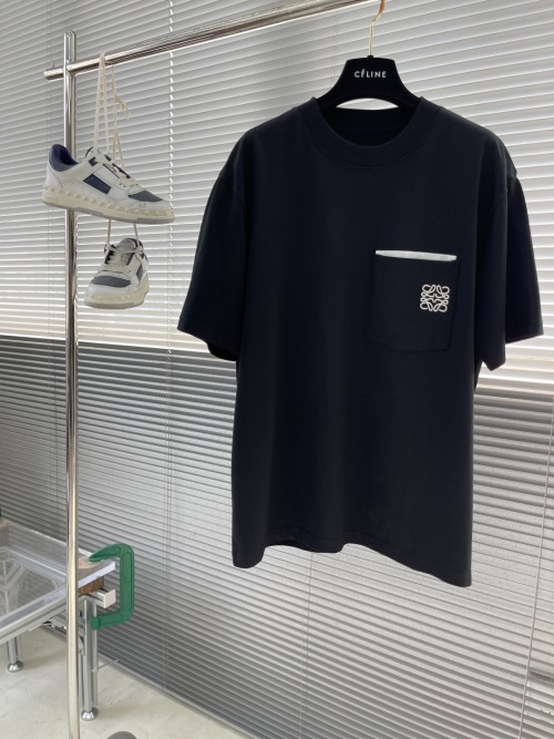 Loewe 2025SS Crew Neck T-Shirt with Pocket, Embroidered Logo, Custom Cotton 1 Loewe 2025SS Crew Neck T-Shirt with Pocket, Embroidered Logo, Custom Cotton