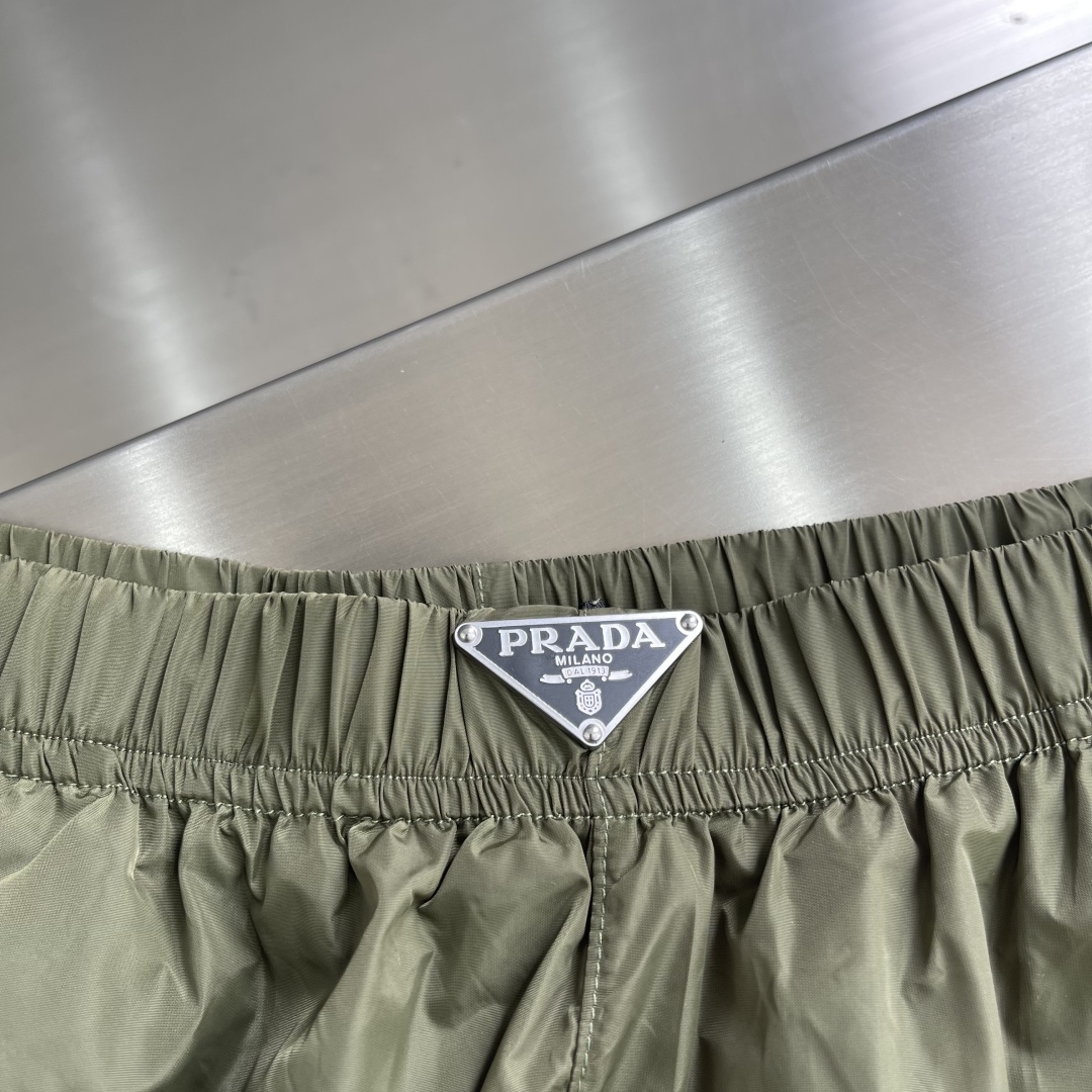 PRAD Nylon Beach Shorts: Stylish, Comfortable, Versatile for Any Occasion - 图片 5
