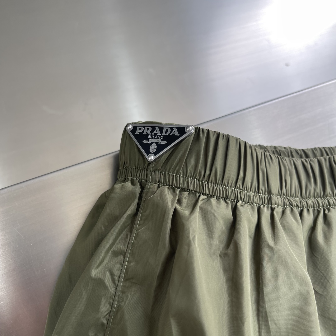 PRAD Nylon Beach Shorts: Stylish, Comfortable, Versatile for Any Occasion - 图片 3