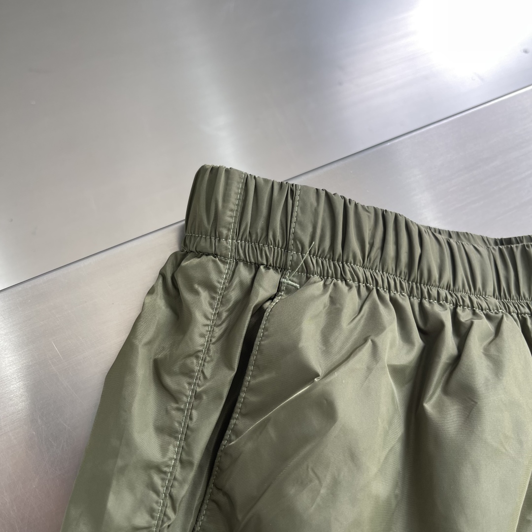 PRAD Nylon Beach Shorts: Stylish, Comfortable, Versatile for Any Occasion - 图片 4