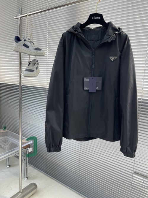 Prada 25SS Nylon Hooded Jacket - Classic Triangle Logo, Unisex Style 1 Prada 25SS Nylon Hooded Jacket - Classic Triangle Logo, Unisex Style