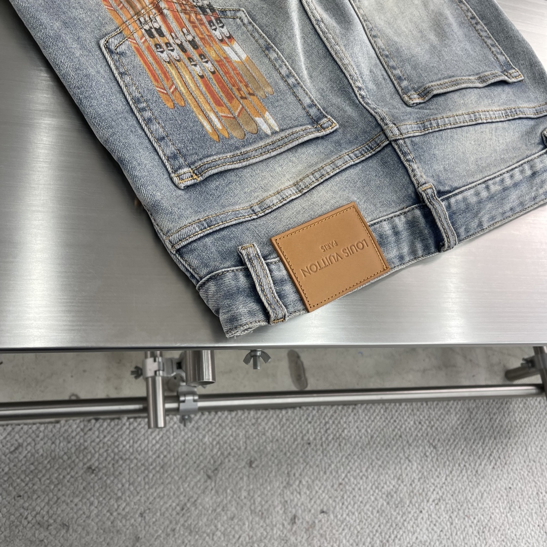 Louis Vuitton Men's Slim Fit Jeans with Ski Graphic on Back Pocket 8 cmp i1743848688797 1122 0 4