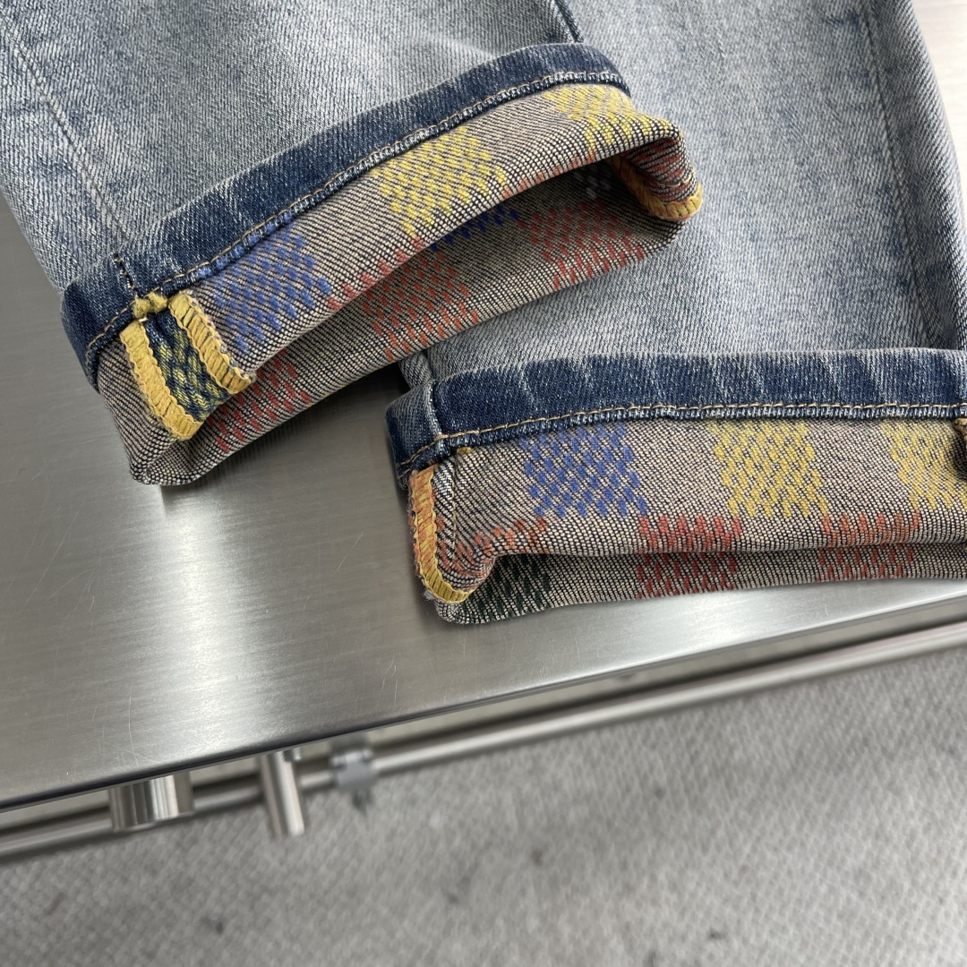 Louis Vuitton Men's Slim Fit Jeans with Ski Graphic on Back Pocket 7 cmp i1743848688809 7996 0 3