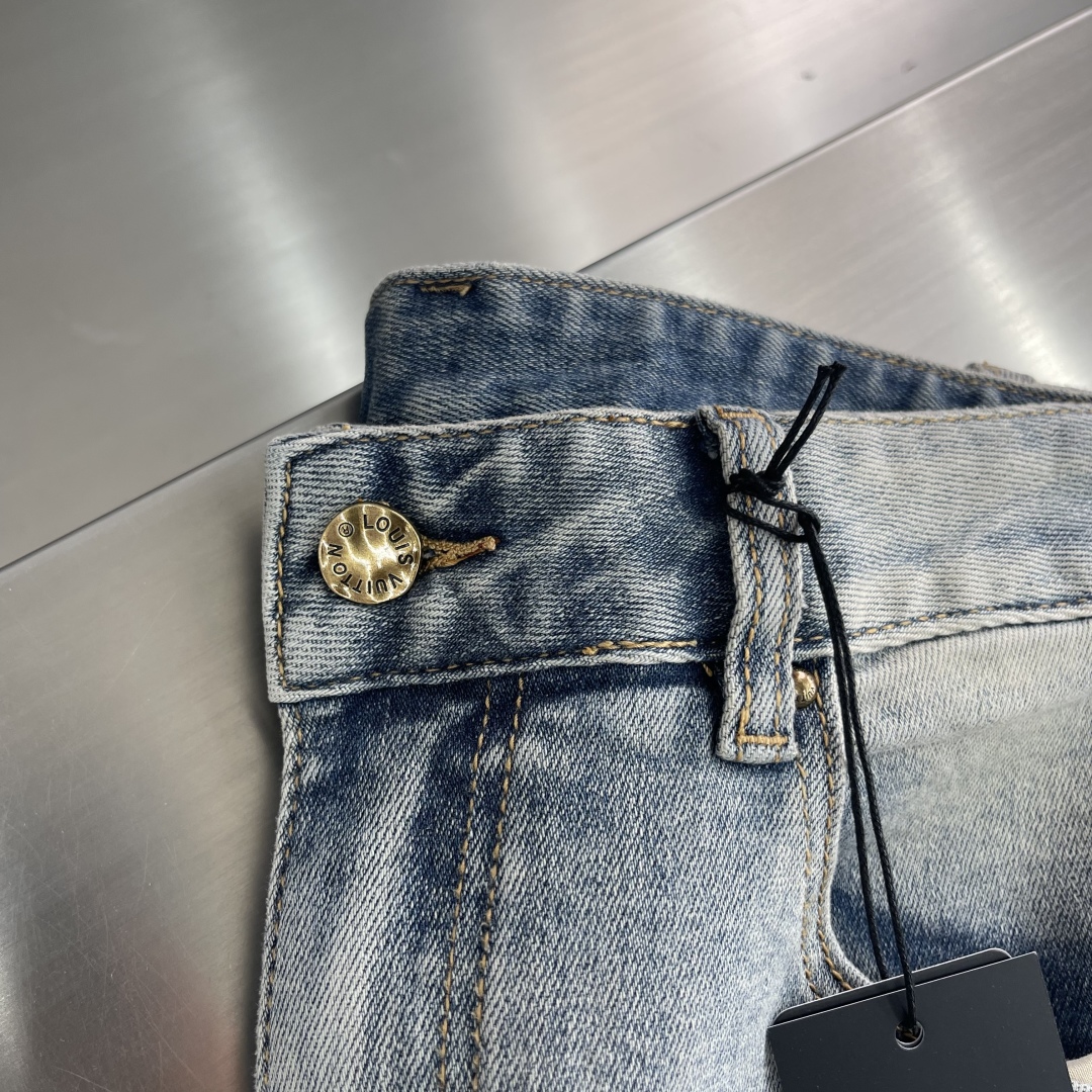 Louis Vuitton Men's Slim Fit Jeans with Ski Graphic on Back Pocket 4 cmp i1743848689075 5294 0 0
