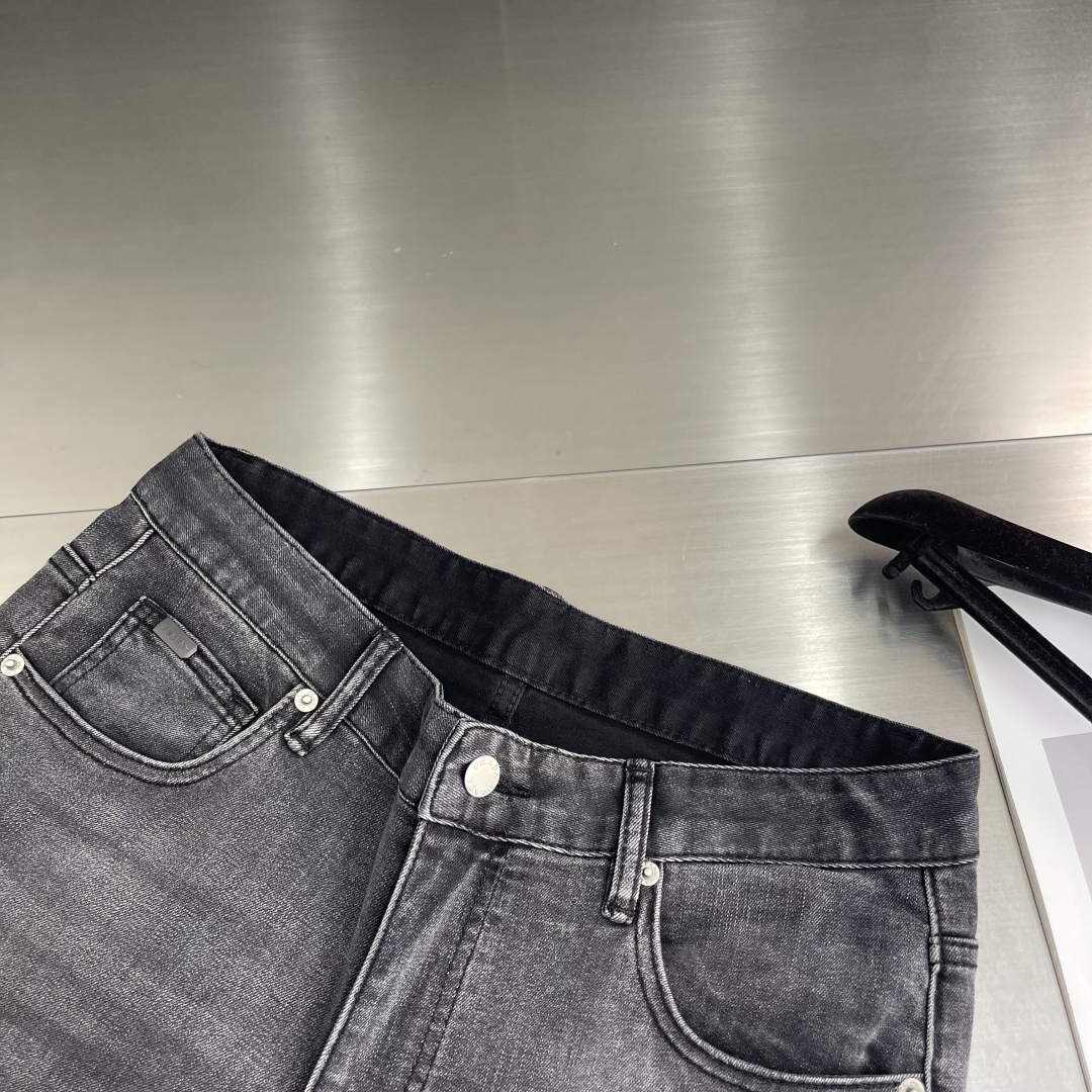 Men's Straight-Leg Sand Wash Gray Jeans with Leather Triangle Detail 7 cmp i1743849104576 8958 0 3