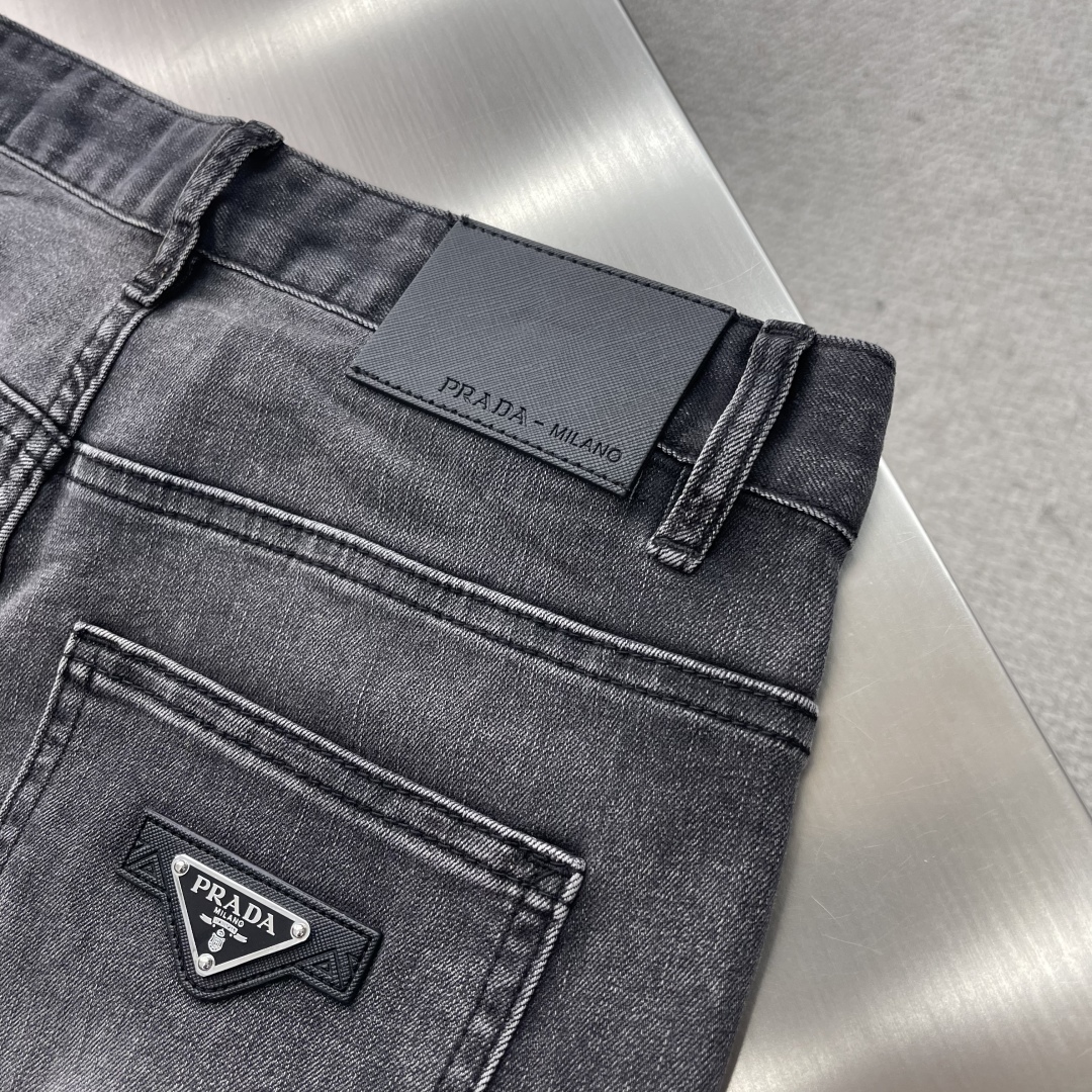 Men's Straight-Leg Sand Wash Gray Jeans with Leather Triangle Detail 3 cmp i1743849104597 2075 0 0