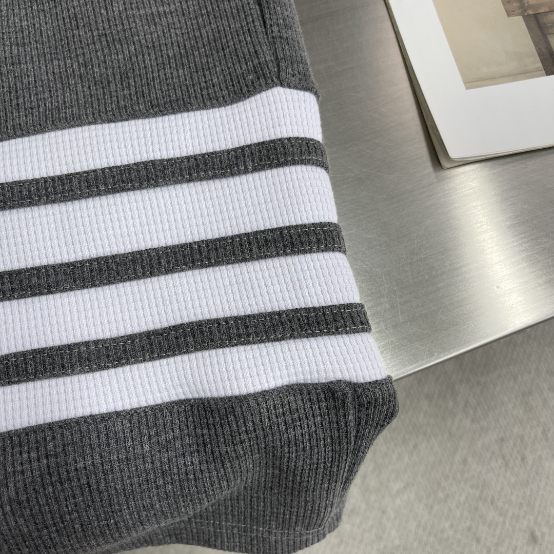 Thom Browne Waffle Knit Shorts with Four-Bar Stripe Detail - Men's 6 cmp i1743933372512 9569 0 3