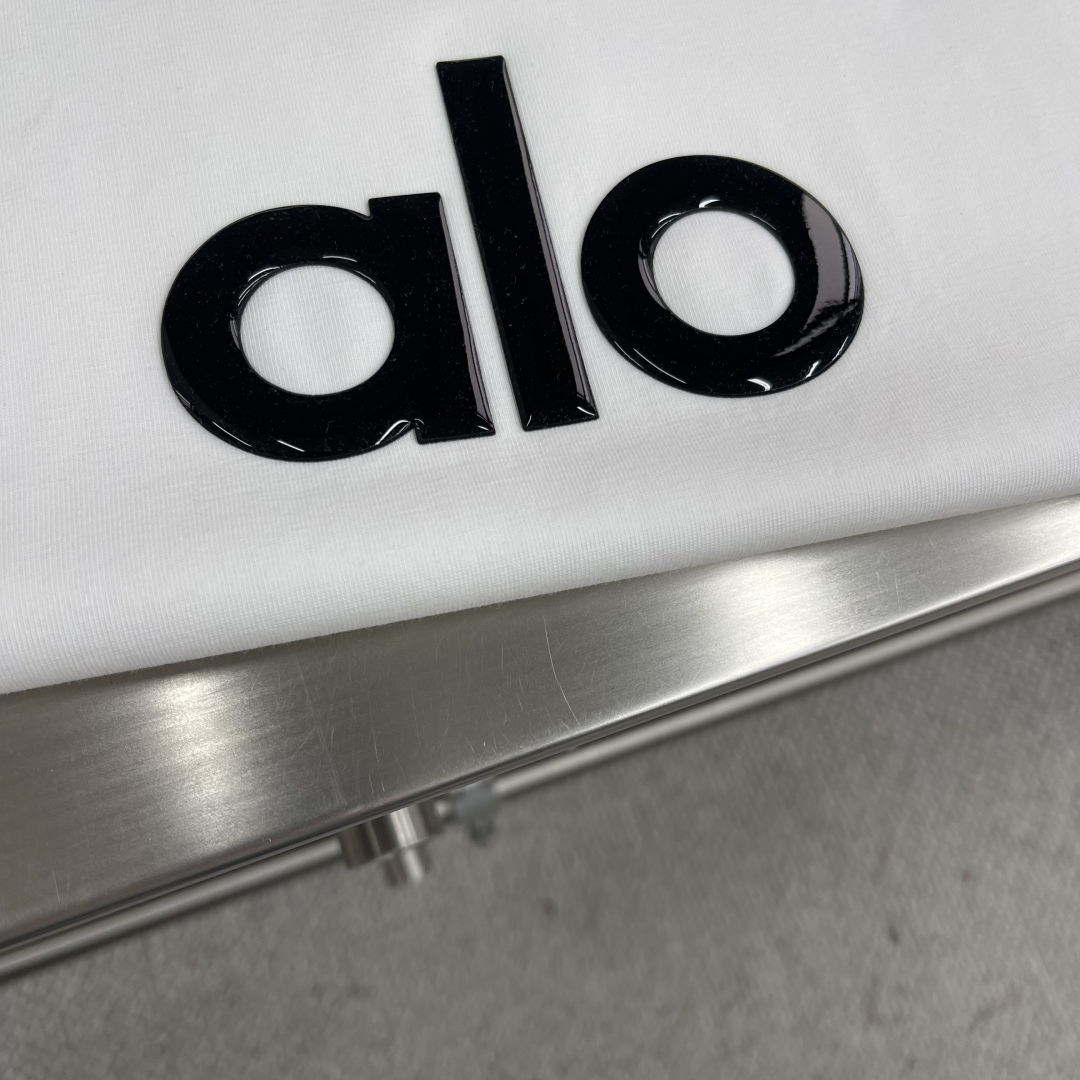 ALO Yoga Men's Oversized Short Sleeve T-Shirt Cotton Blend Casual Tee 5 cmp i1743933616868 2900 0 2