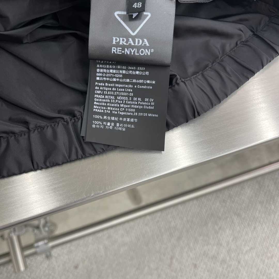 Prada Re-Nylon Jacket: Lightweight, Water-Resistant, and Wrinkle-Resistant 8 cmp i1743933707826 5638 0 4