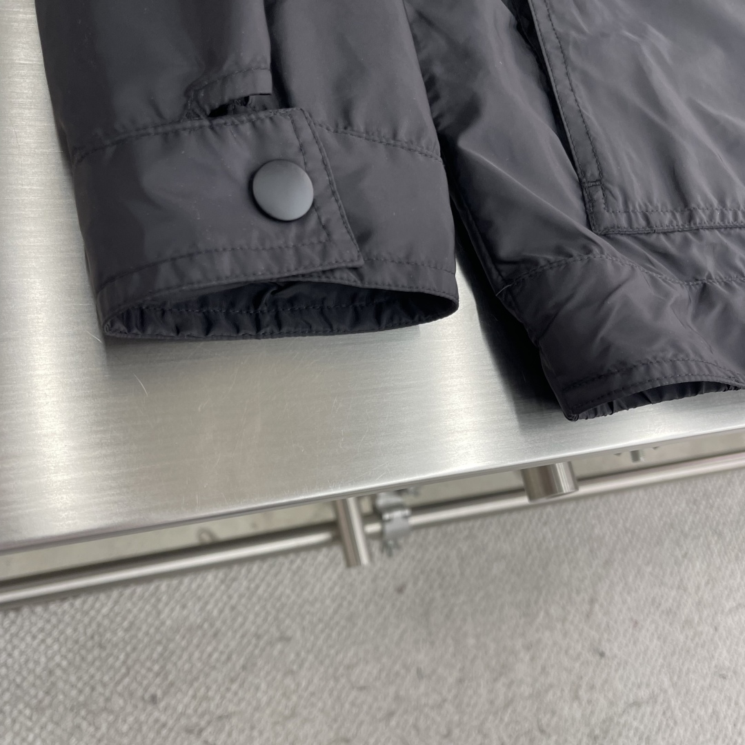 Prada Re-Nylon Jacket: Lightweight, Water-Resistant, and Wrinkle-Resistant 6 cmp i1743933707833 1865 0 2