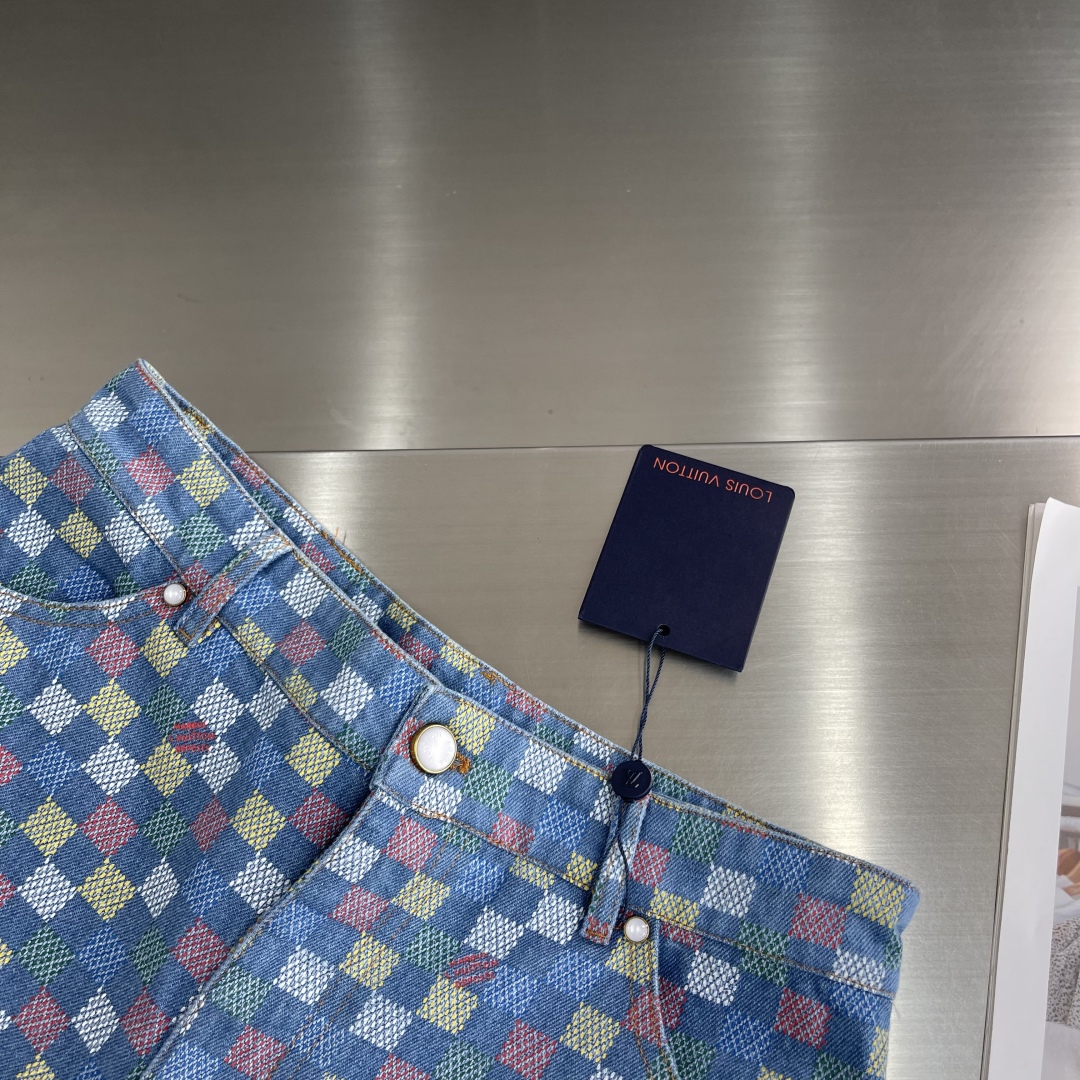 Louis Vuitton 25SS Damier Pattern Shorts - Summer Trend 6 cmp i1743933892137 5520 0 2