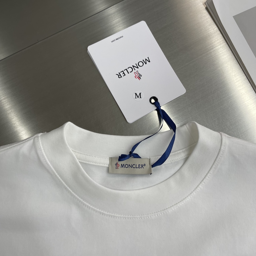 Moncler White Cotton T-Shirt with Logo Patch - Comfortable & Stylish 4 cmp i1743934159405 8021 0 0