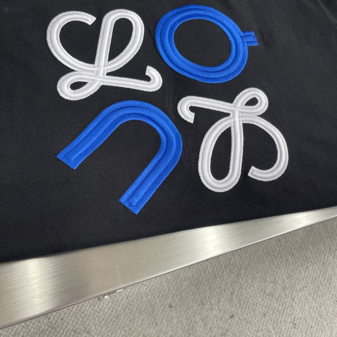 Loewe Embroidered Logo Crew Neck T-Shirt | Relaxed Fit, Heavy Fabric 5 cmp i1743934414091 9152 0 2