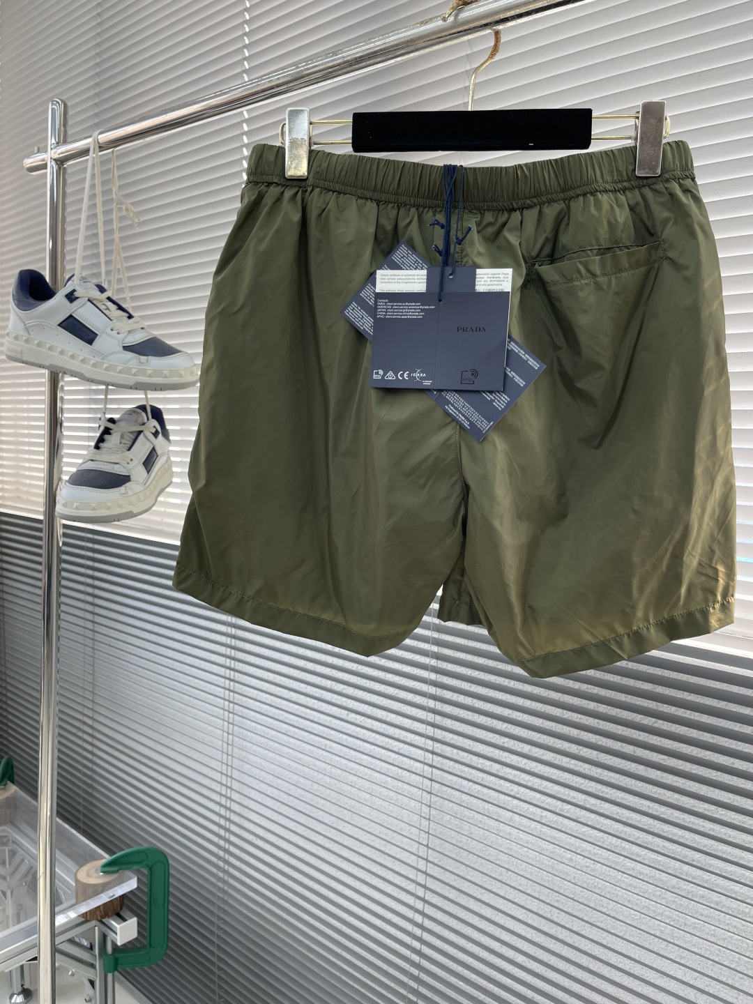 PRAD Nylon Beach Shorts: Stylish, Comfortable, Versatile for Any Occasion - 图片 9