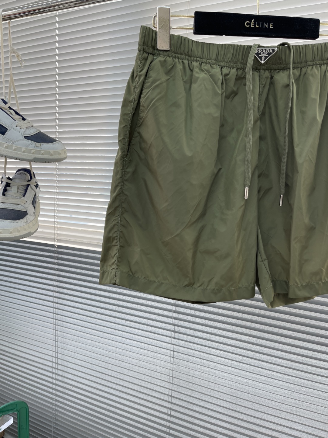 PRAD Nylon Beach Shorts: Stylish, Comfortable, Versatile for Any Occasion - 图片 2