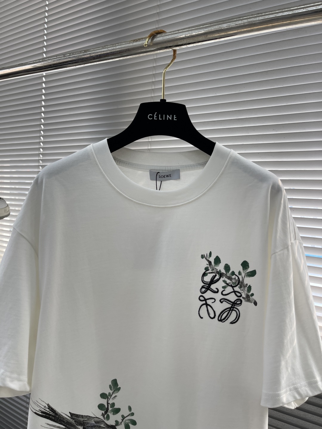 LOEWE Spring/Summer T-Shirt with Embroidered Bird and Logo Design 2 cmp i1744022991002 7325 0 6