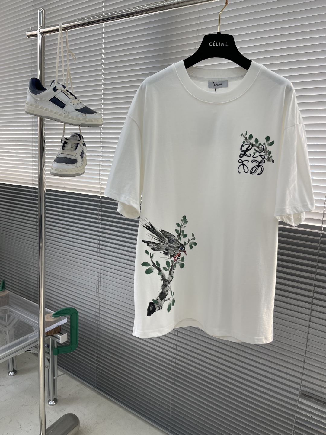LOEWE Spring/Summer T-Shirt with Embroidered Bird and Logo Design 1 cmp i1744022991006 8130 0 5