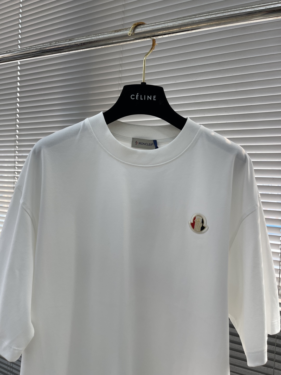 Moncler White Cotton T-Shirt with Logo Patch - Comfortable & Stylish 2 cmp i1744023355337 5187 0 6