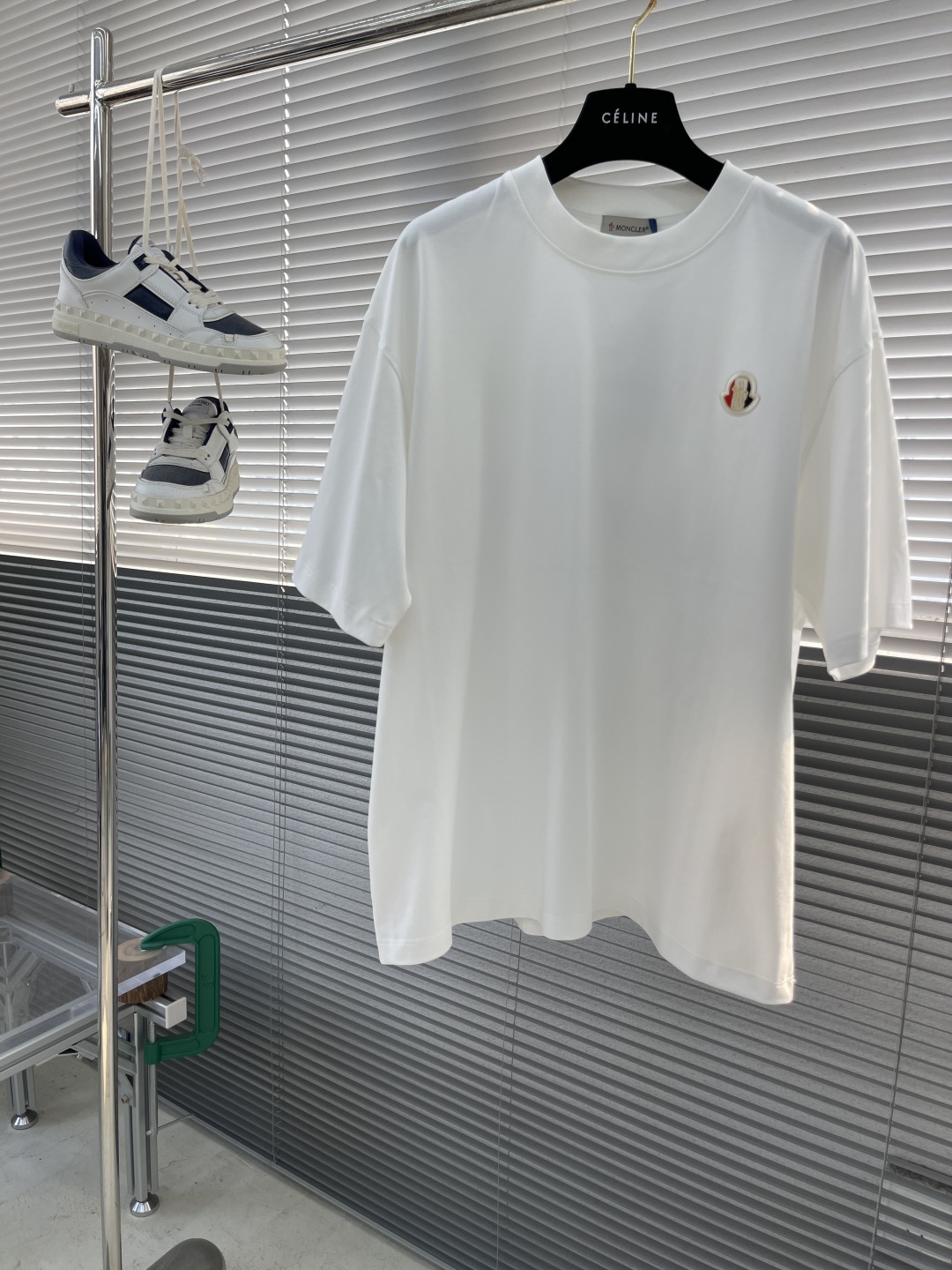 Moncler White Cotton T-Shirt with Logo Patch - Comfortable & Stylish 1 cmp i1744023355367 7313 0 5