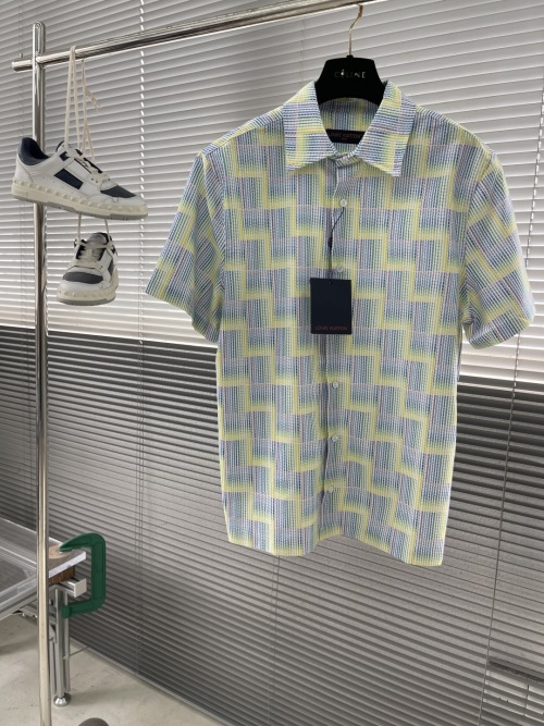 Louis Vuitton Men's 25SS Gradient 1V Stairs Print Oxford Short-Sleeve Shirt 1 Louis Vuitton Men's 25SS Gradient 1V Stairs Print Oxford Short-Sleeve Shirt