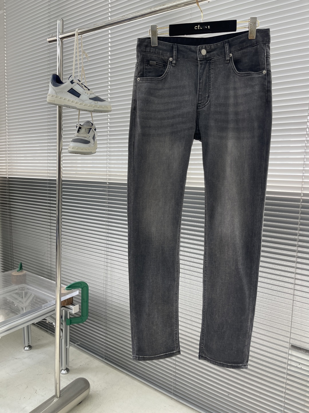 Men's Straight-Leg Sand Wash Gray Jeans with Leather Triangle Detail 1 cmp i1744025017443 5796 0 6