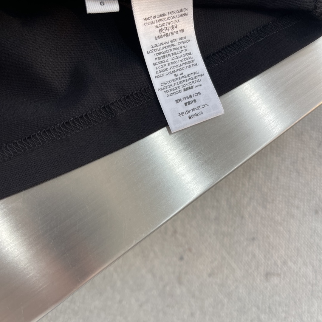 

-BBR  25Ss春夏季新品短袖
柜辨识度最高的一款
面料：78%棉22%聚酯纤维
内里光滑柔软，