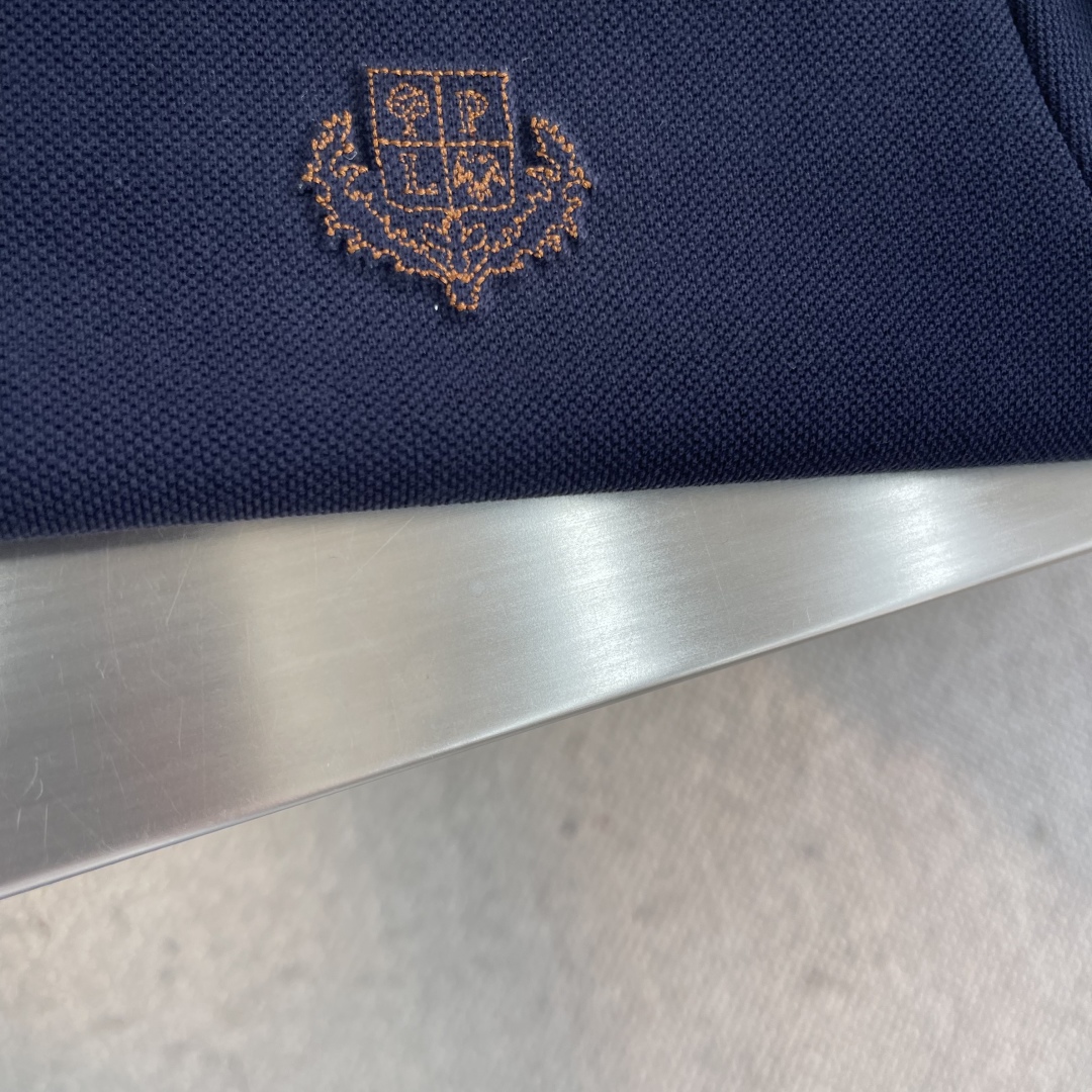 

-Loro Piana  2025春夏新品 春夏新款进口透气莱赛尔翻领撞色POLO衫
奢华贵气的质感