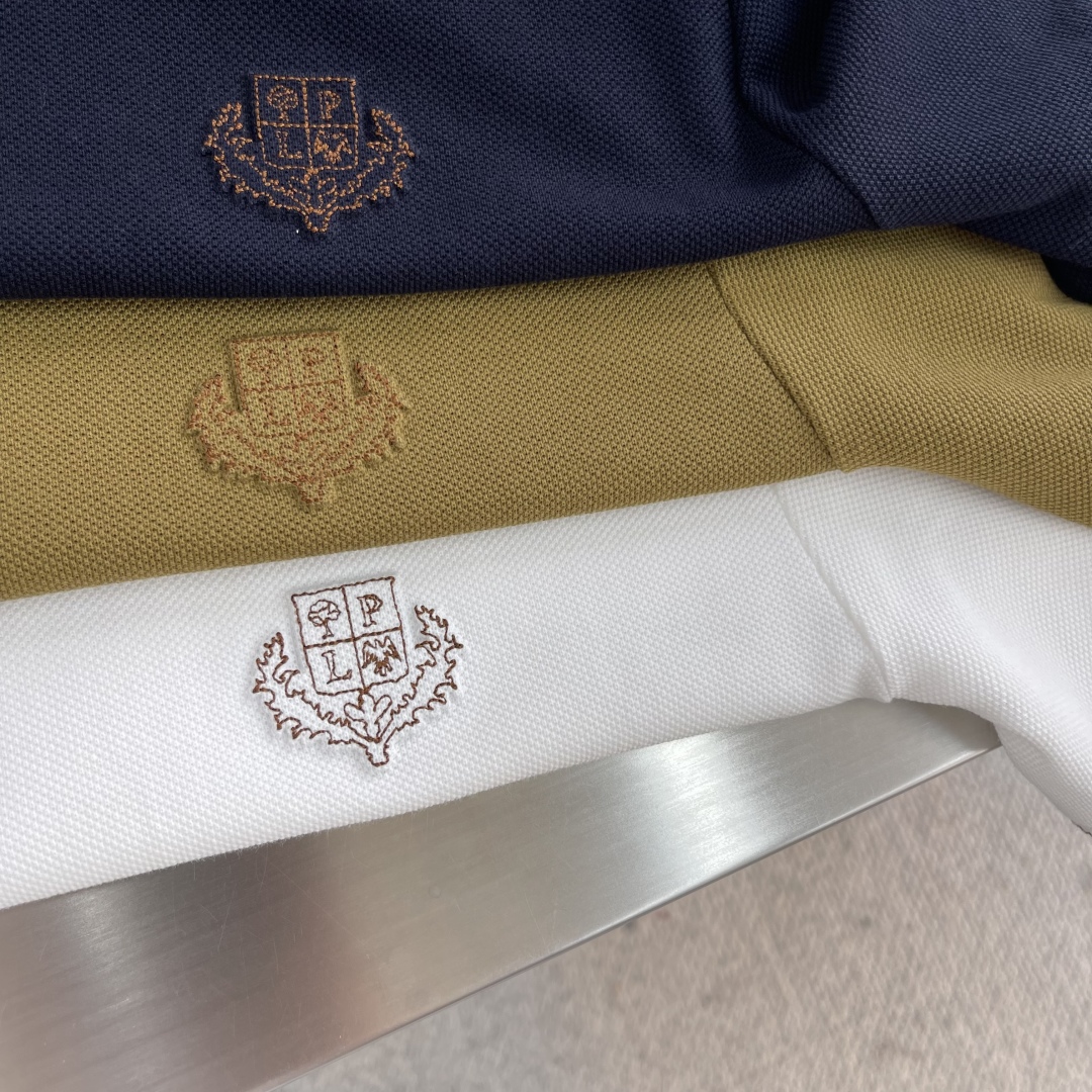 

-Loro Piana  2025春夏新品 春夏新款进口透气莱赛尔翻领撞色POLO衫
奢华贵气的质感