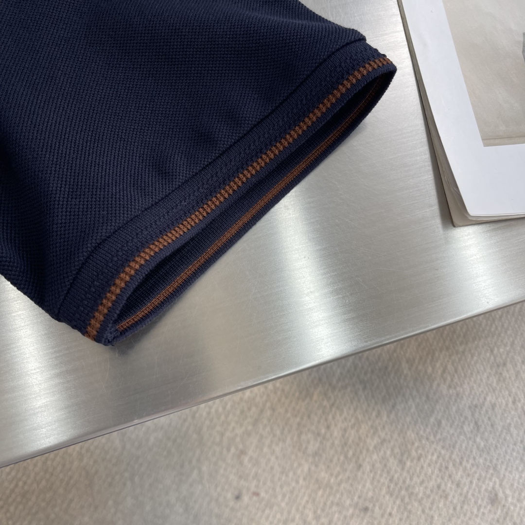 

-Loro Piana  2025春夏新品 春夏新款进口透气莱赛尔翻领撞色POLO衫
奢华贵气的质感