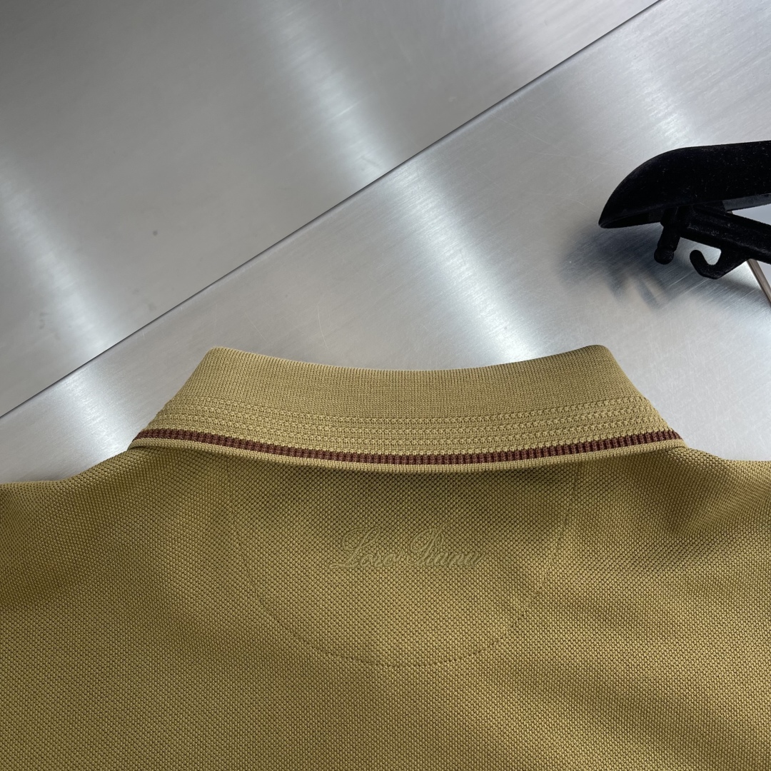 

-Loro Piana  2025春夏新品 春夏新款进口透气莱赛尔翻领撞色POLO衫
奢华贵气的质感