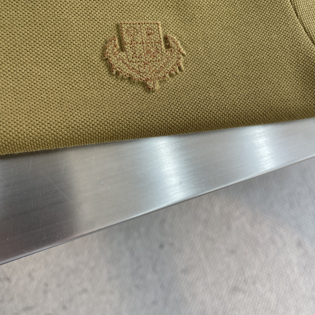 

-Loro Piana  2025春夏新品 春夏新款进口透气莱赛尔翻领撞色POLO衫
奢华贵气的质感