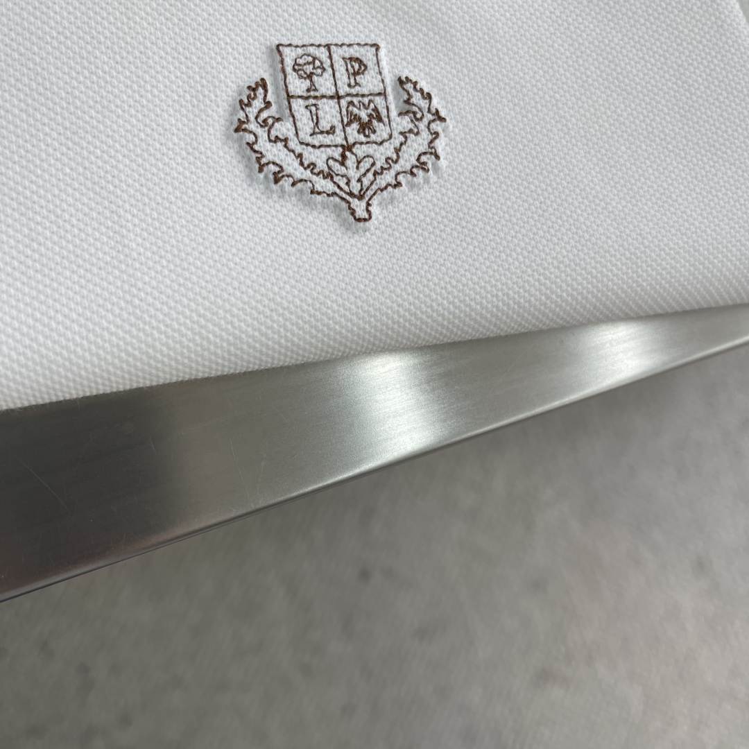 

-Loro Piana  2025春夏新品 春夏新款进口透气莱赛尔翻领撞色POLO衫
奢华贵气的质感