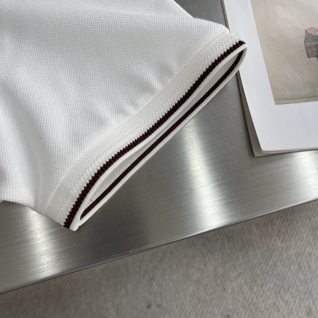 

-Loro Piana  2025春夏新品 春夏新款进口透气莱赛尔翻领撞色POLO衫
奢华贵气的质感