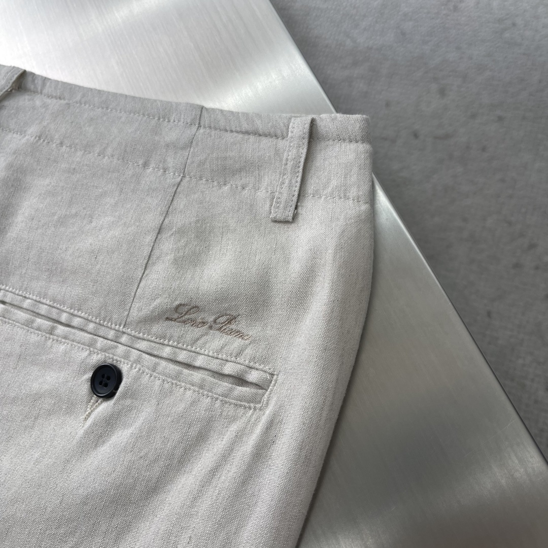 -Loro Piana 2025ss春夏新款商务休闲裤,非常有品味一款轻商务系列………………
是有品