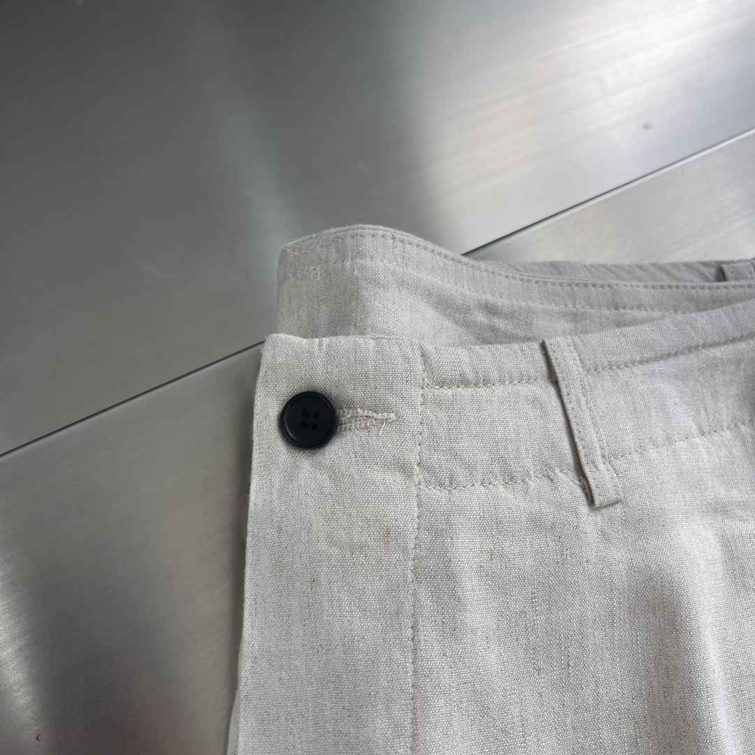 -Loro Piana 2025ss春夏新款商务休闲裤,非常有品味一款轻商务系列………………
是有品