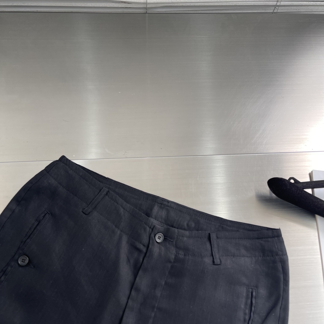-Loro Piana 2025ss春夏新款商务休闲裤,非常有品味一款轻商务系列………………
是有品