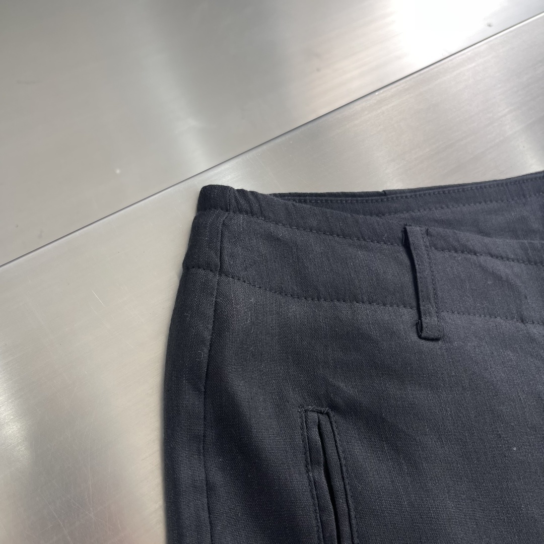 -Loro Piana 2025ss春夏新款商务休闲裤,非常有品味一款轻商务系列………………
是有品