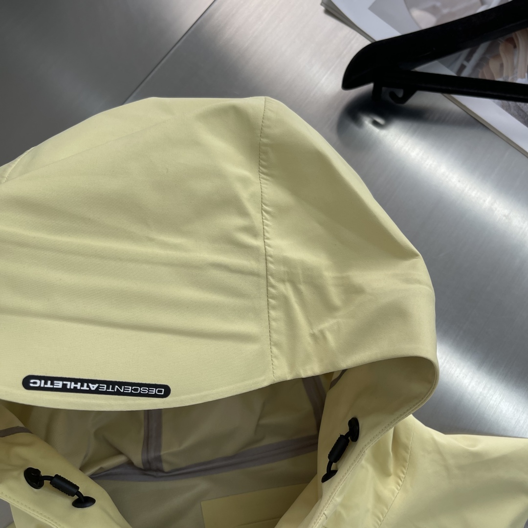 Descente Lightweight Hooded Jacket - City Casual Sportswear - Available in M-3XL 3 cmp i1744112277016 5703 0 0