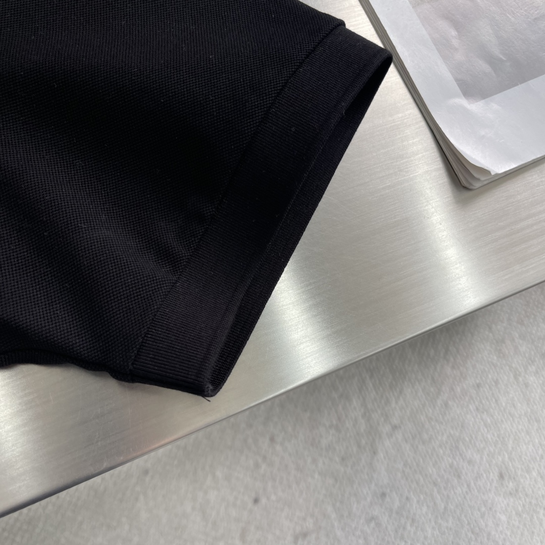 Gucci Men's Black Polo Shirt with Contrast Trim - Stylish & Comfortable 6 cmp i1744196302631 8736 0 3