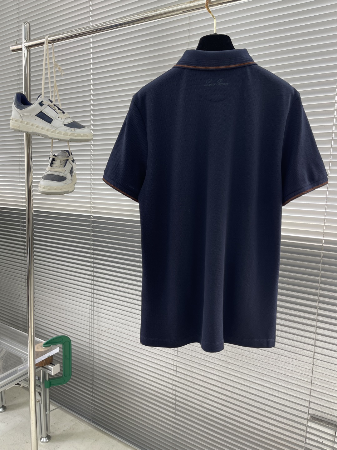 

-Loro Piana  2025春夏新品 春夏新款进口透气莱赛尔翻领撞色POLO衫
奢华贵气的质感