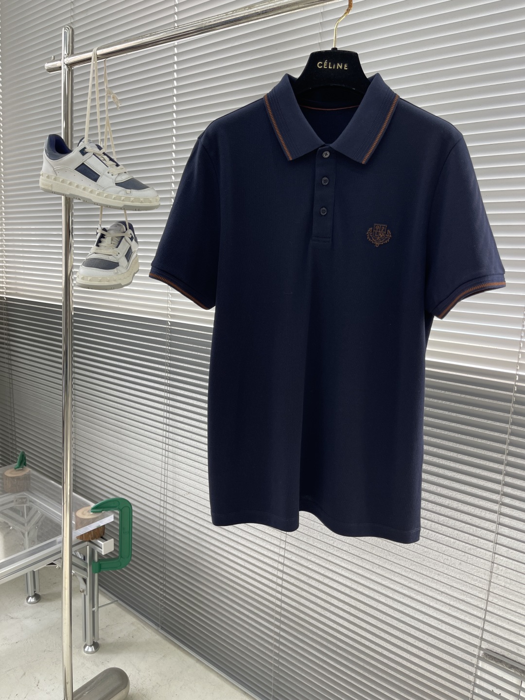 

-Loro Piana  2025春夏新品 春夏新款进口透气莱赛尔翻领撞色POLO衫
奢华贵气的质感